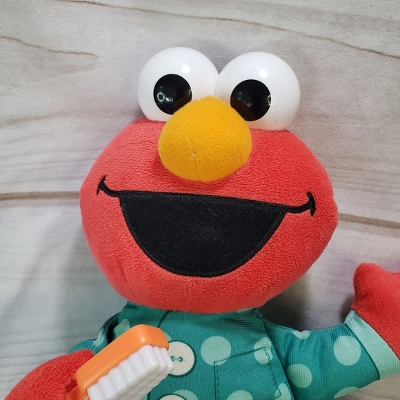 Hasbro Sesame Street Elmo Learn To Brush Your Teeth Interactive Plush Doll 12" - Picture 2 of 12